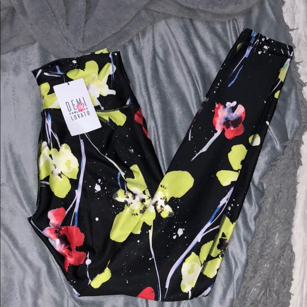 Fabletics High Waisted Legging Demi Lovato Collec.